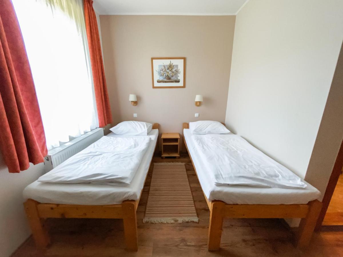Anna Panzio Hotel Dunavarsany Bagian luar foto