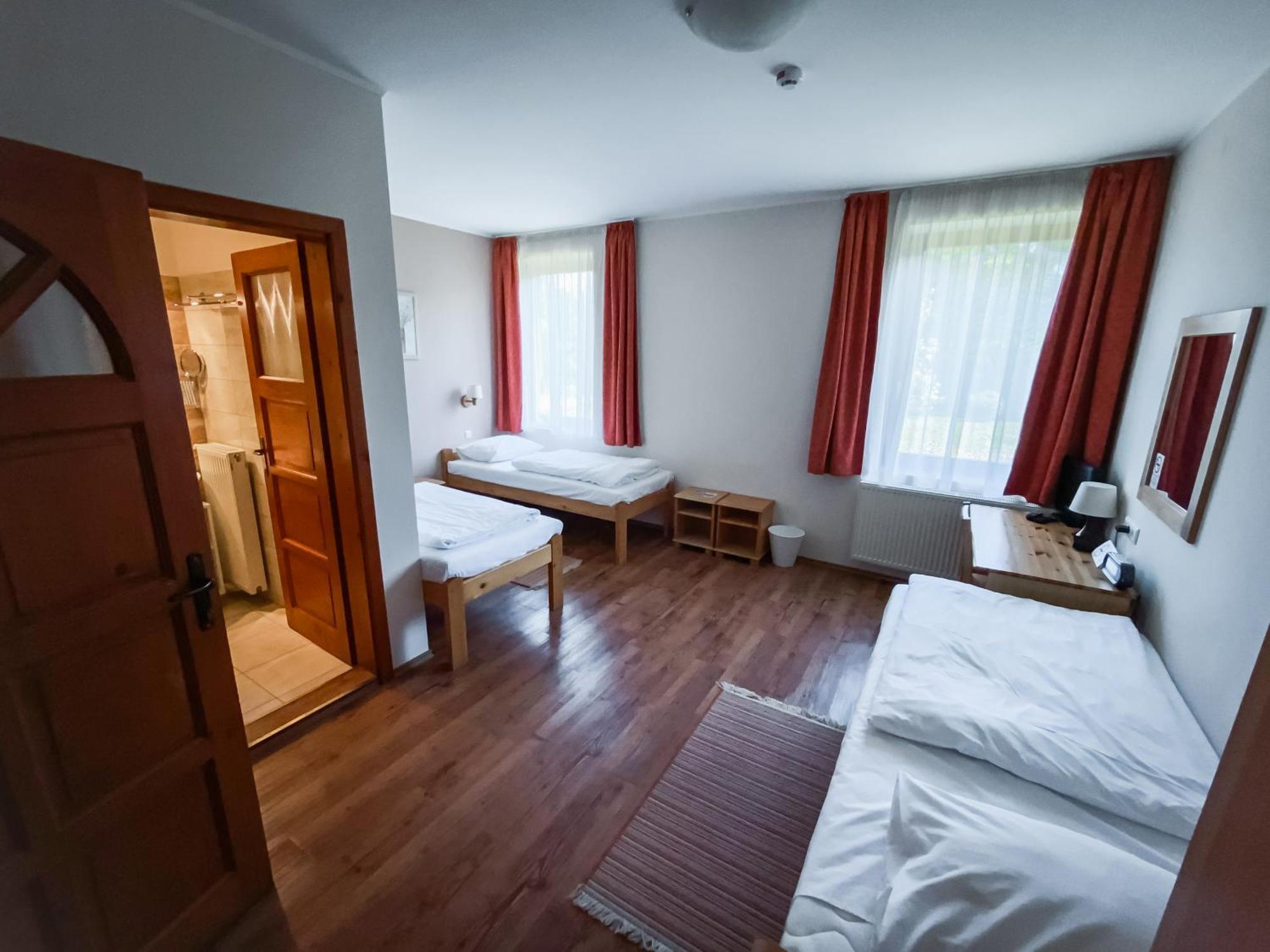 Anna Panzio Hotel Dunavarsany Bagian luar foto