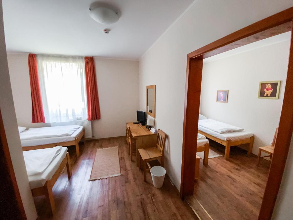 Anna Panzio Hotel Dunavarsany Bagian luar foto
