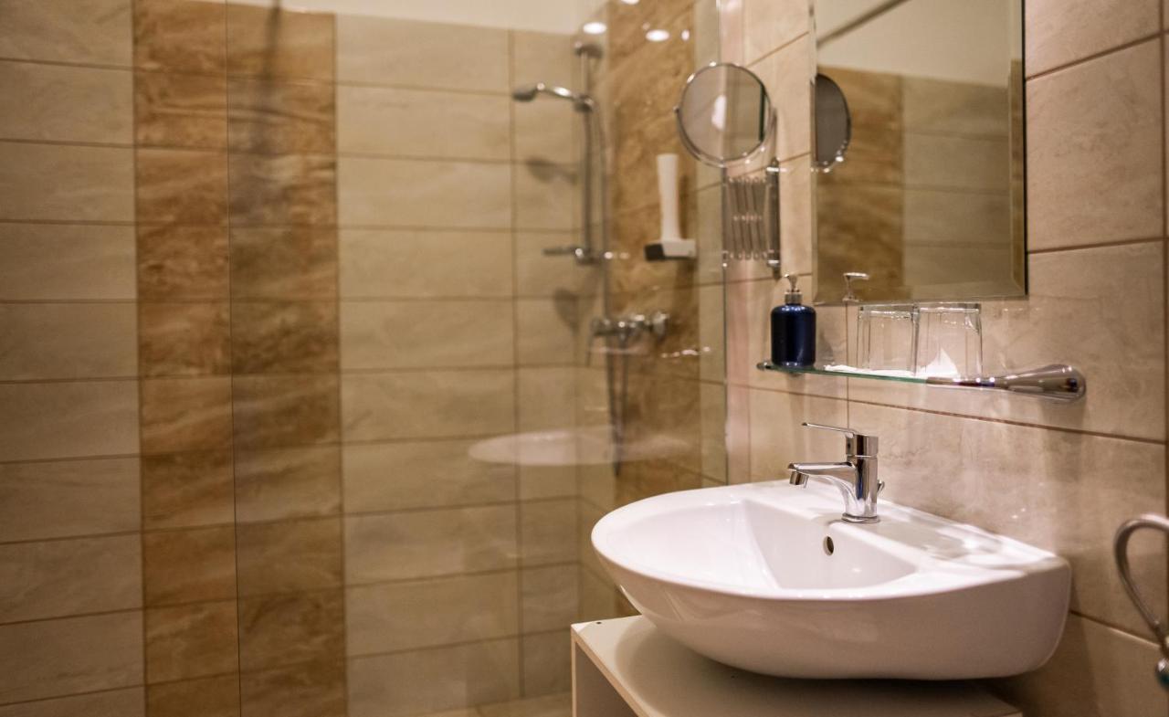 Anna Panzio Hotel Dunavarsany Bagian luar foto